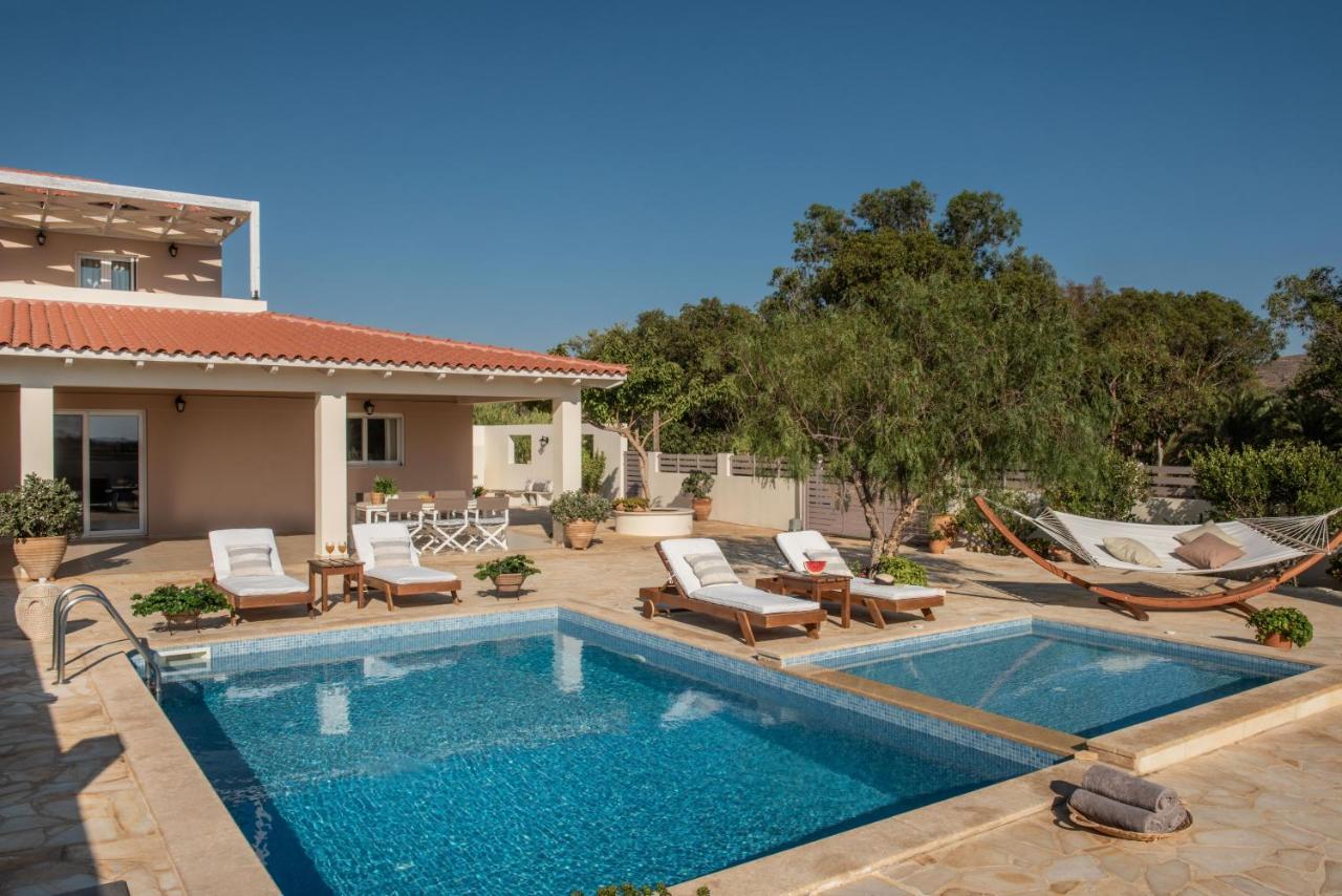 Filothei Beach House With Pool Каламаки Екстериор снимка