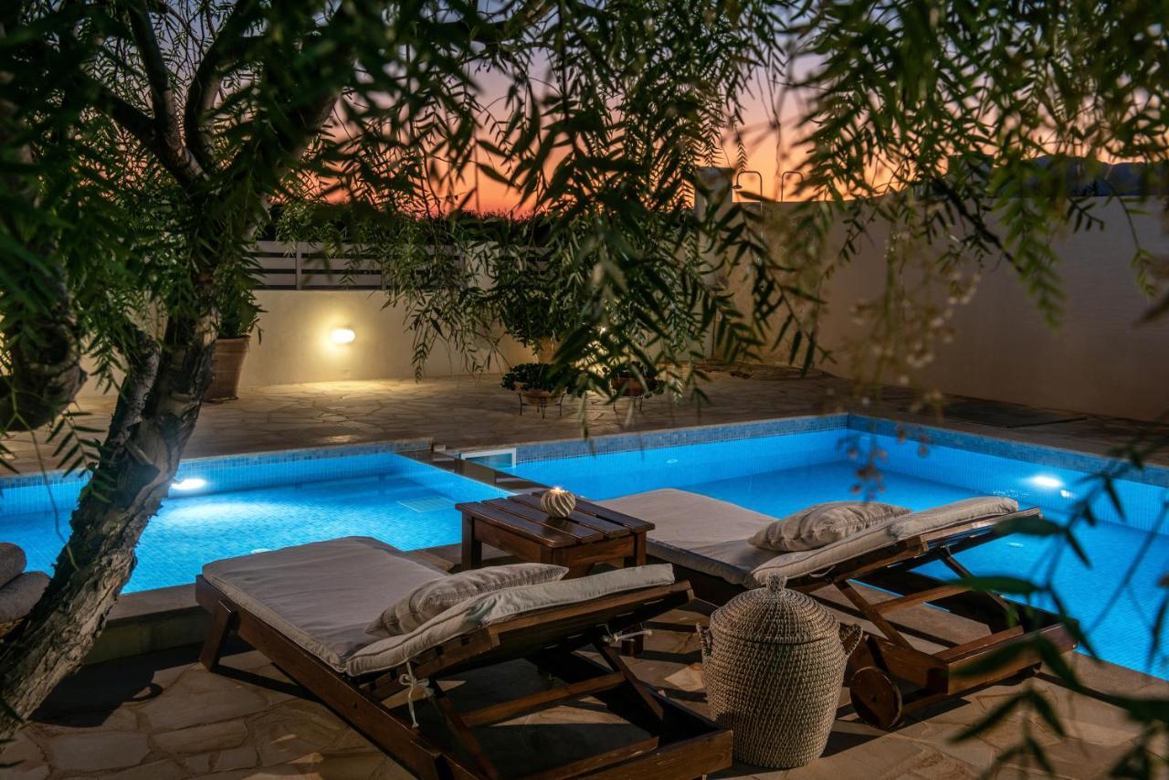 Filothei Beach House With Pool Каламаки Екстериор снимка