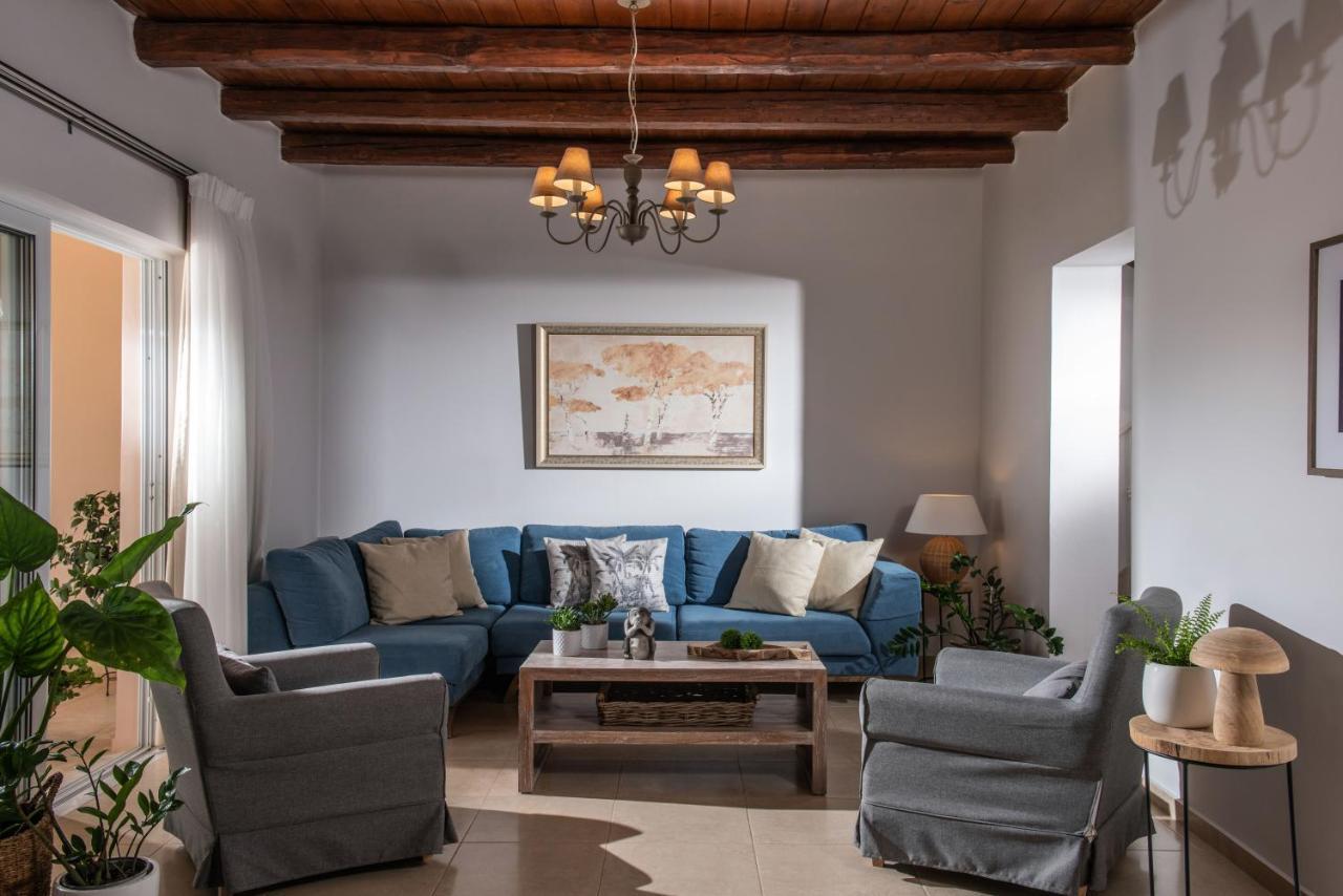 Filothei Beach House With Pool Каламаки Екстериор снимка