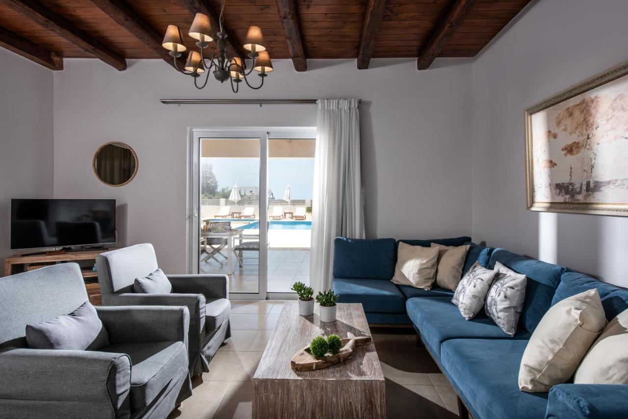 Filothei Beach House With Pool Каламаки Екстериор снимка